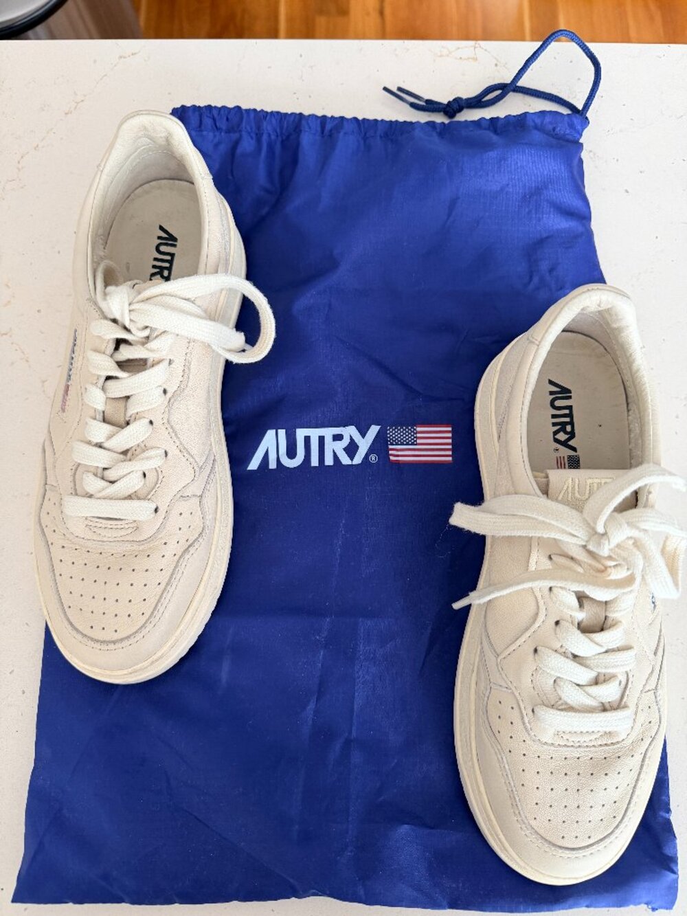 AUTRY Sneaker Medalist Low Super Soft Nappa Leather Off-White Size 39